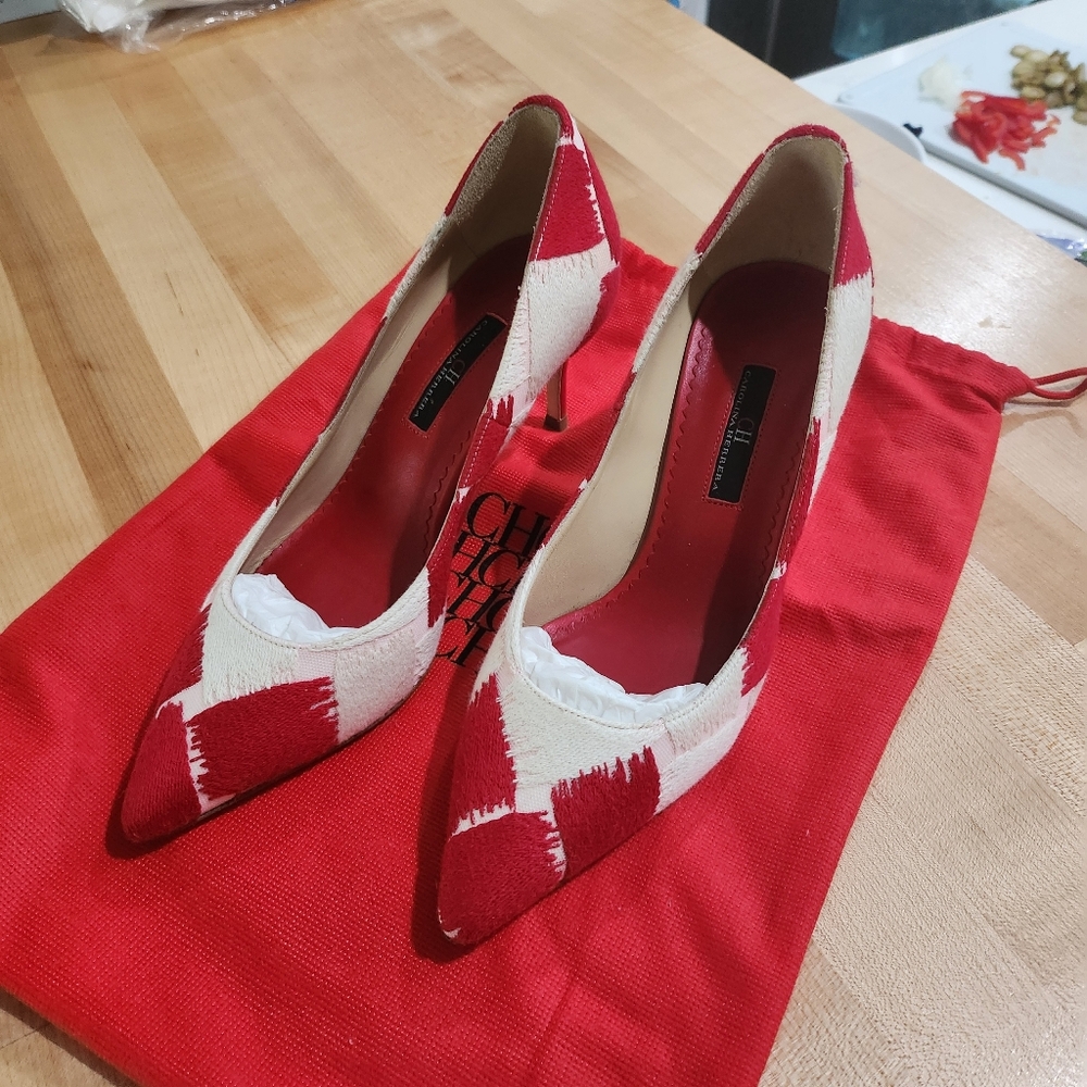 NWOT Carolina Herrera Pumps